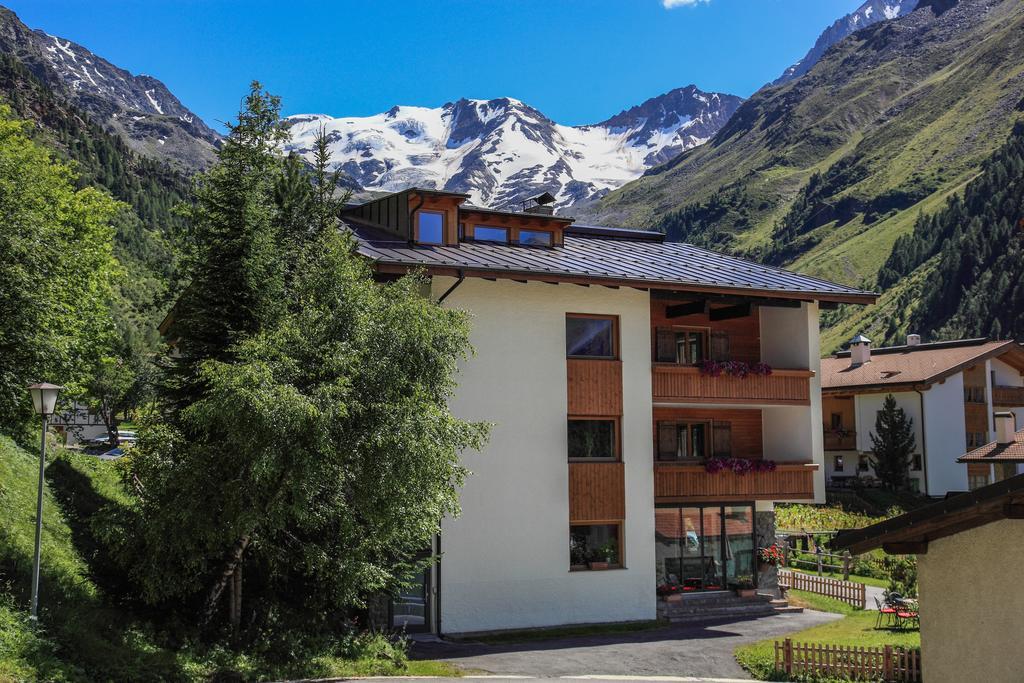 Garni Des Alpes Hotel Solda Luaran gambar